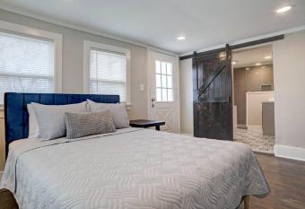 Blue Horizon Retreat has Balcony rooms