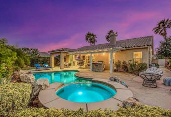 Feel yourself at home! has rooms with a private hot tub