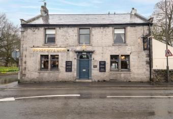 Woodroffe Arms, Hope Room 3 allows 18 year olds to book a room