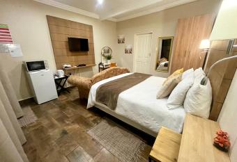 Swane   s guesthouse has rooms with a private hot tub