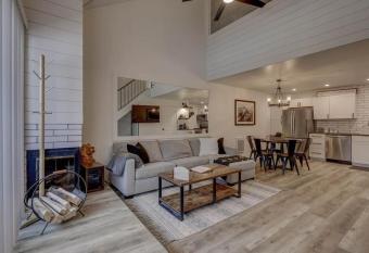 Cozy Mountain Getaway - 2 Bedroom + Loft (Pet-Friendly!) has Balcony rooms