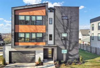 (null) has rooms with a private hot tub