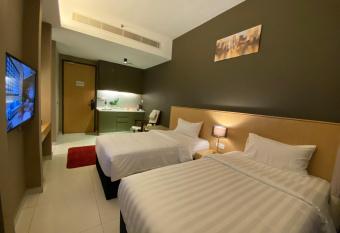 The Honeymoon Haven - 99 Residences has rooms with a private hot tub