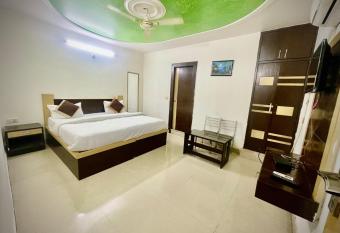 Hotel Blue moon international has Balcony rooms