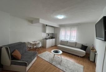 Sunlight Apartments has Balcony rooms