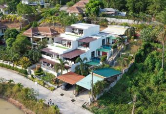 Paradise Flower has Balcony rooms