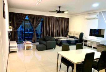 Molek/MidValley/Golfview/HighFloor has rooms with a private hot tub
