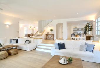 Elysian villa has Balcony rooms