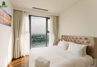 Rosee House -2BR Luxury Residence with Lake View , pool & gym has Balcony rooms