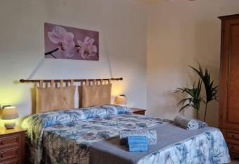 Petreto Il Giardino dei limoni has Balcony rooms