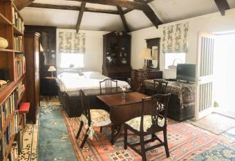 Ty Cambria has Balcony rooms