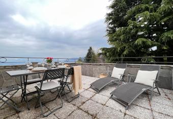 Nest at The Top - by MyHomeInComo has Balcony rooms