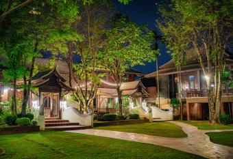                                                                             Monmuang Chiangmai Resort has Balcony rooms