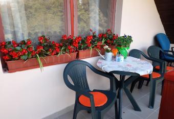 Tahi Apartman has Balcony rooms