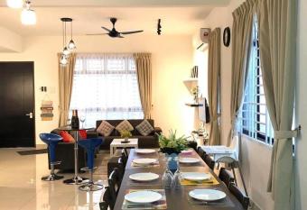 D12 Desaru Family KTV/Netflix/YouTube/WiFI/UPto18pax has Balcony rooms