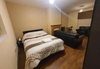 Spacious Double Bedroom Manchester allows 18 year olds to book a room