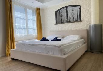 Blick auf Schwarzen Turm - View of Black Tower allows 18 year olds to book a room