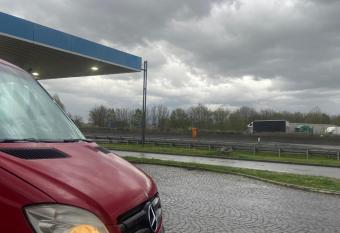 bONDEEE allows 18 year olds to book a room