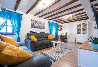 Holiday House Nova has Balcony rooms