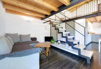 La casetta nel bosco Garda Lake has Balcony rooms