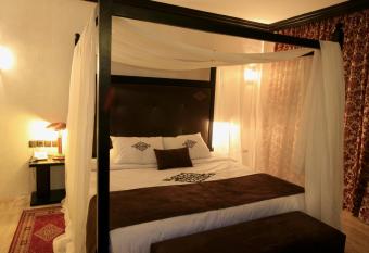 Imperial Holiday H  tel & spa has rooms with a private hot tub