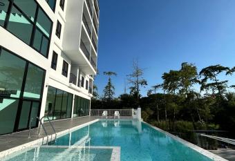 GEEN Hotel Chonburi has Balcony rooms