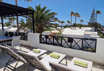 VILLA DULCE PLAYA BASTIAN has Balcony rooms