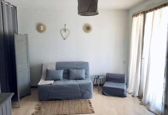 Vacances    la mer! has Balcony rooms