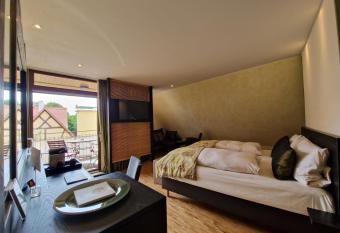 Laurentius Boutique-Hotel & Restaurant has rooms with a private hot tub