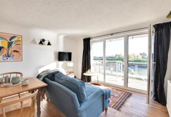 Nine The Boathouse has Balcony rooms