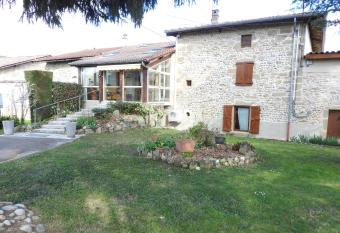 Gite de La Pierre Verte has Balcony rooms