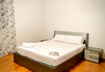 Locazione Turistica allows 18 year olds to book a room