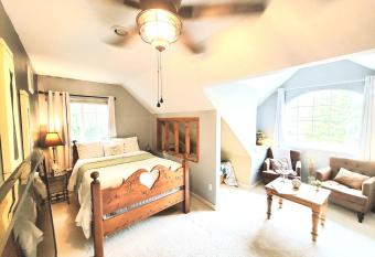 The Grayson Bed & Breakfast has Balcony rooms