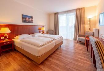 Hotel Hanseatischer Hof allows 18 year olds to book a room