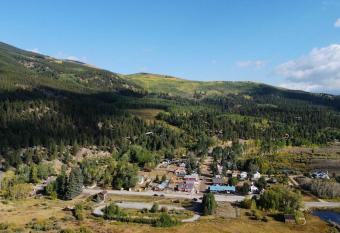 Stay Twin Lakes Cabin 4 allows 18 year olds to book a room