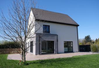 Home Family Cinema has Balcony rooms