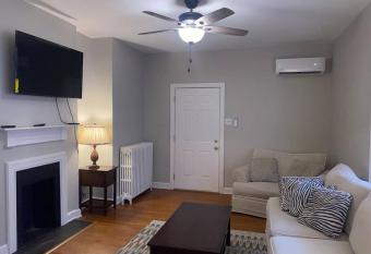 Charming 3 Bed 2 Bathroom House allows 18 year olds to book a room