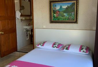 Tahitininalodge allows 18 year olds to book a room