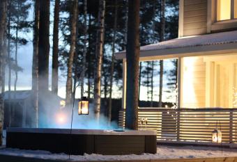 Luxurious Villa Snow has rooms with a private hot tub