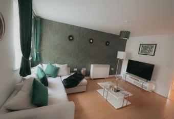 Waterfront town centre ipswich apartment has Balcony rooms