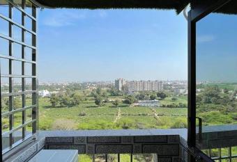 Radha raman lal ju guest house has Balcony rooms