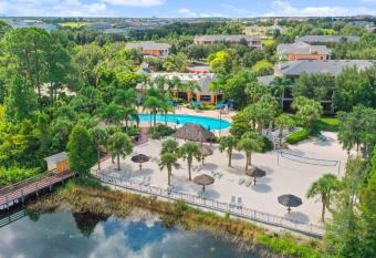 Cristina's Tropical Villa/ Just minutes from Disney! allows 18 year olds to book a room