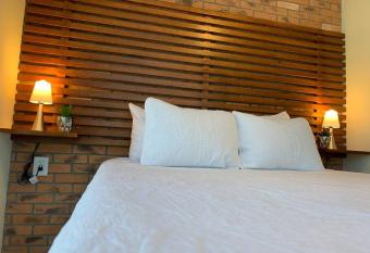 Habitacion San Marcos3 Aire/Acond. English spoken allows 18 year olds to book a room