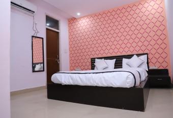 Hotel Axiom Prime has Smoking/Balcony rooms