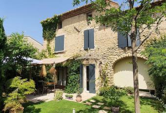 Mas proven  al allows 18 year olds to book a room