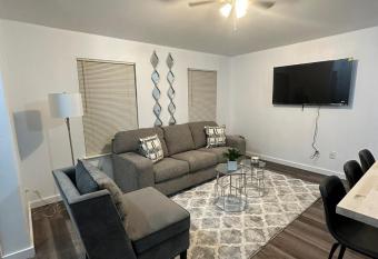 New Remodel - Close to Sea World- Family Friendly has Balcony rooms