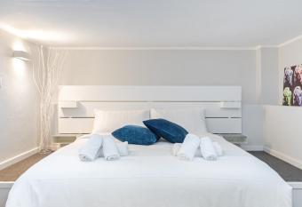 Exclusive Loft - Life is Beautiful - Free WiFi - 5 min To Metro Nizza has Balcony rooms