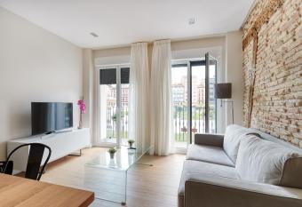 TuApartamento Boutique - Plaza del Castillo 29 has Balcony rooms