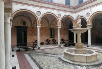 Foresteria Palazzo Guazzoni Zaccaria allows 18 year olds to book a room