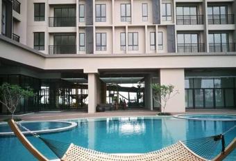 Lovely 3 Bedroom Serviced Apartment with pool has Balcony rooms